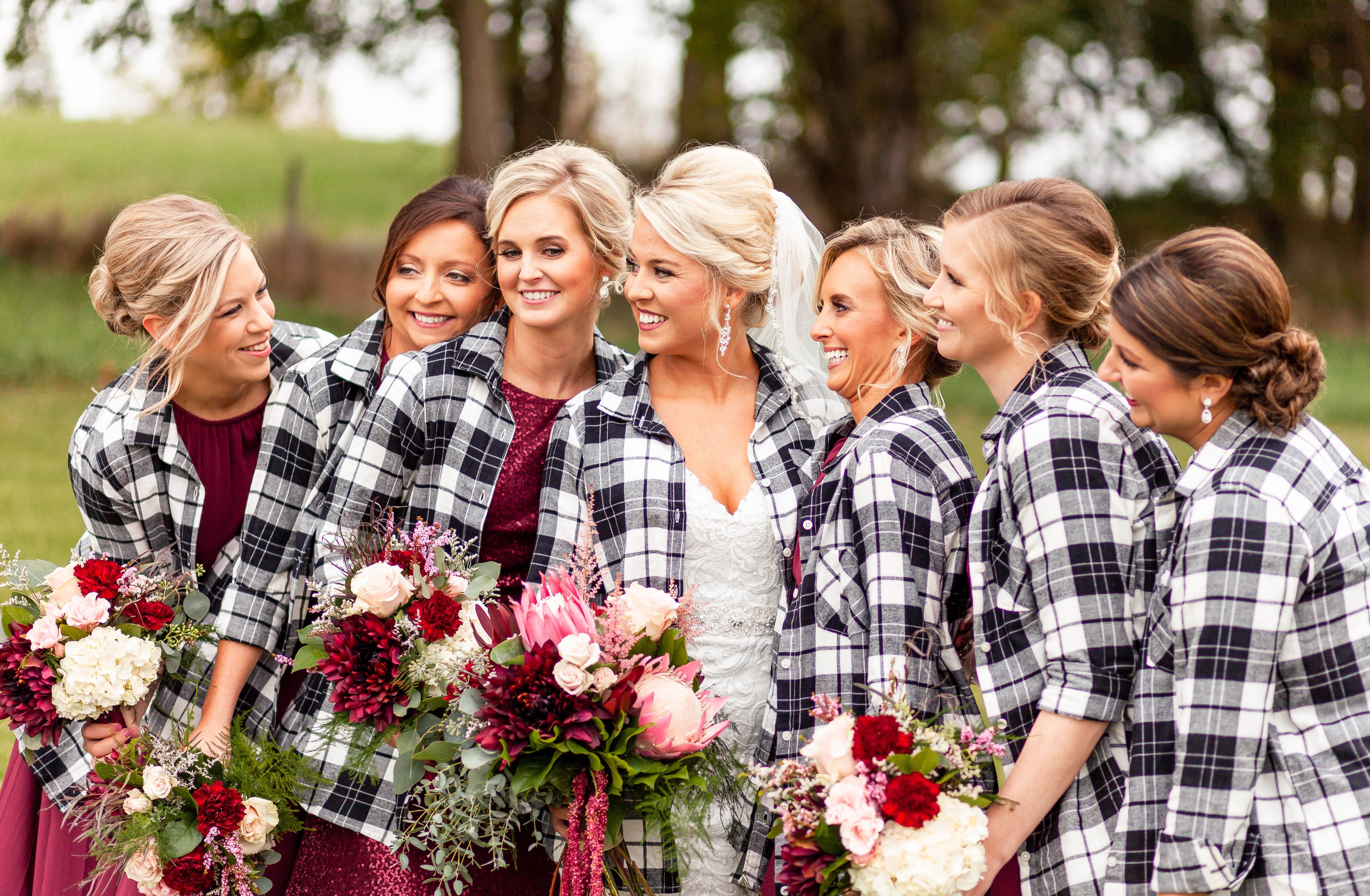 Rustic-Illinois-wedding-bridesmaid-photos-Kankakee-county-wedding-photographer-near-me