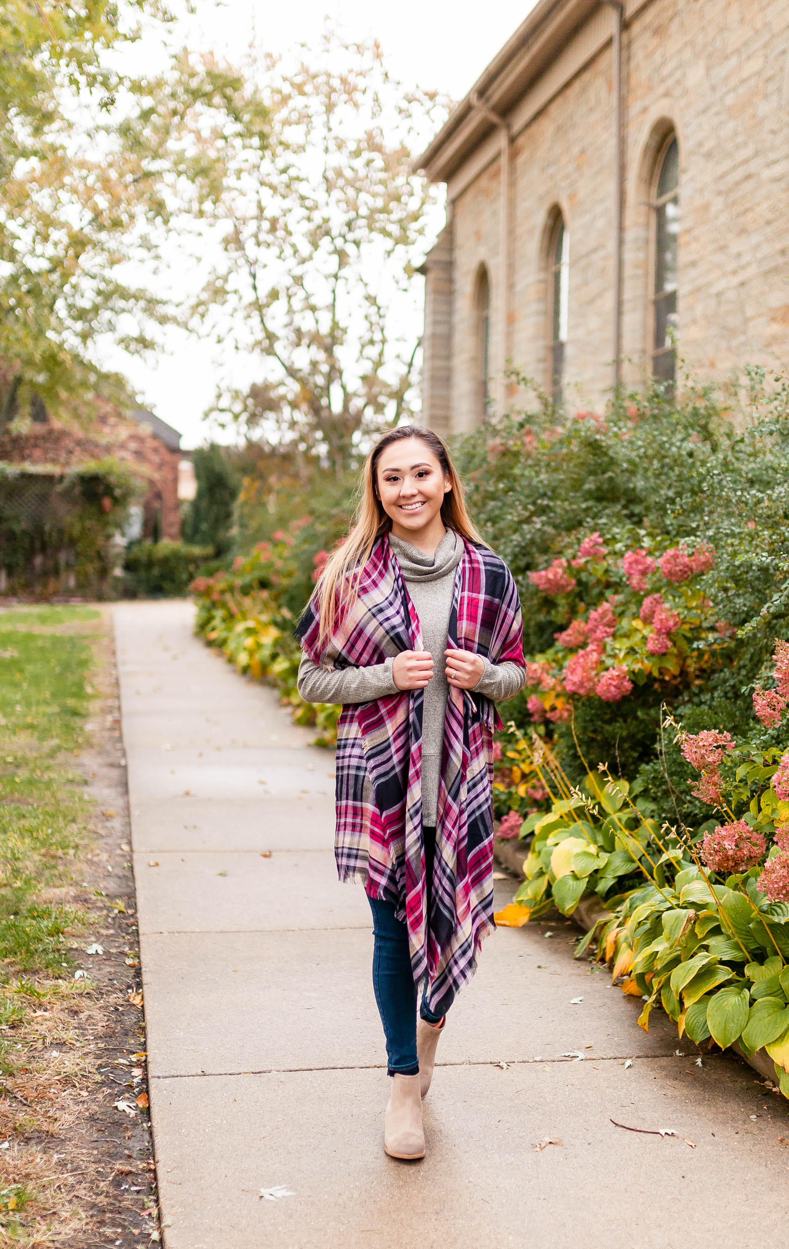 Kankakee-County-Senior-Photographer-Olivet-Campus-Senior-Photographer-Bourbonnais-Illinois