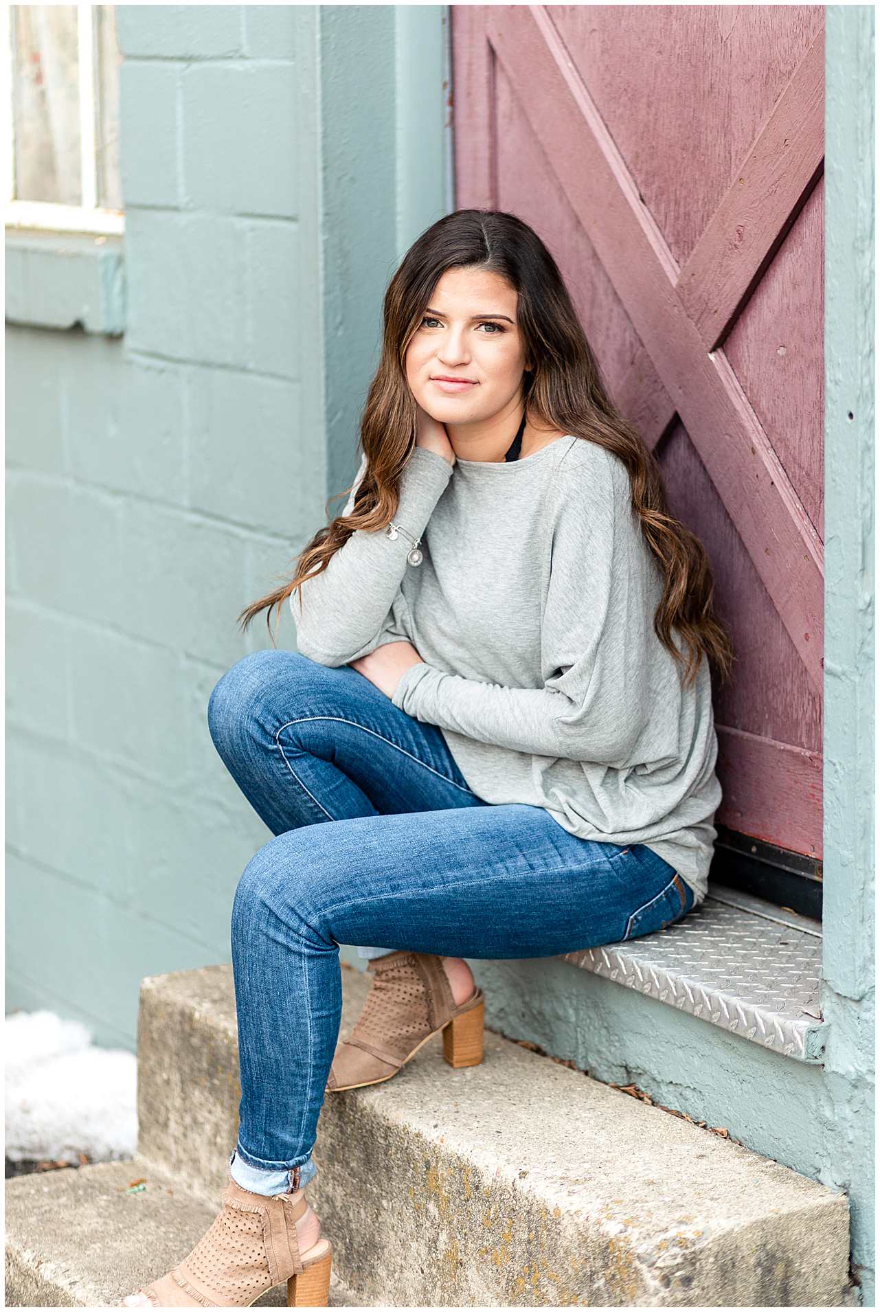 Kankakee-County-Senior-Photographer-Elle-Taylor-Photography-Colorful-Winter-Senior-Photos