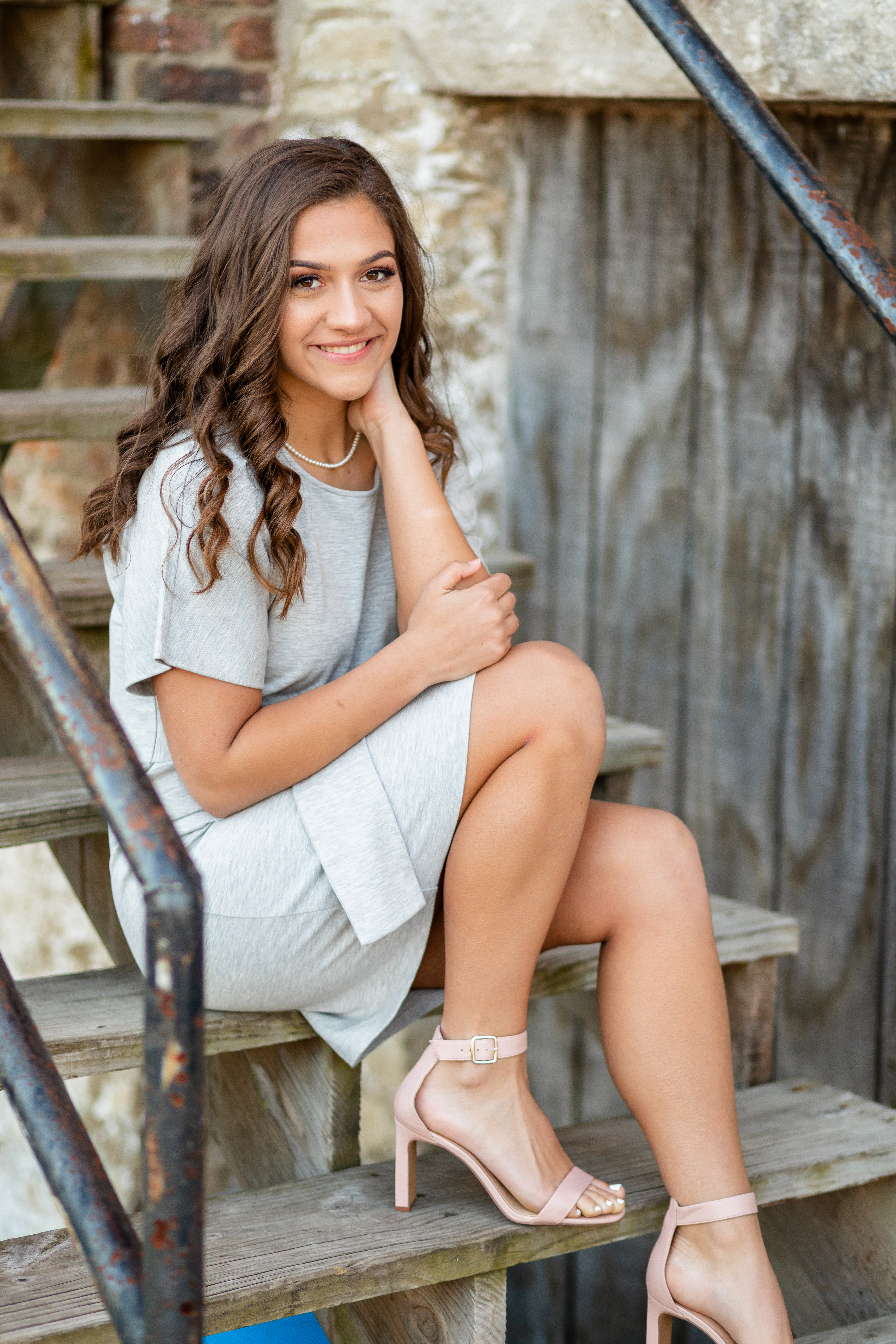Kankakee-Illinois-Senior-Photos-on-Stairs-Rustic-Senior-Pictures-Locations