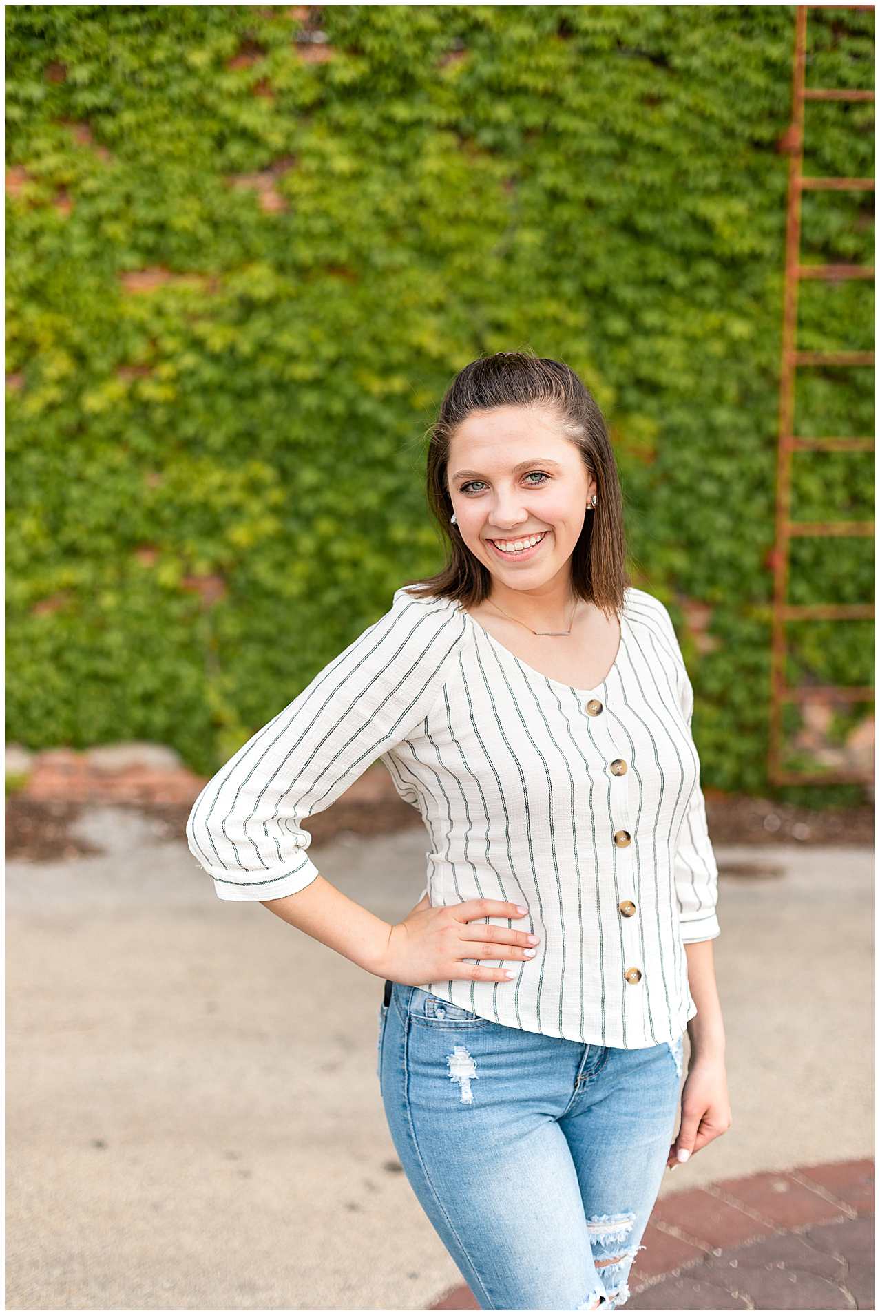 Summer Senior Photos in Kankakee IL, Pink Wall senior photos