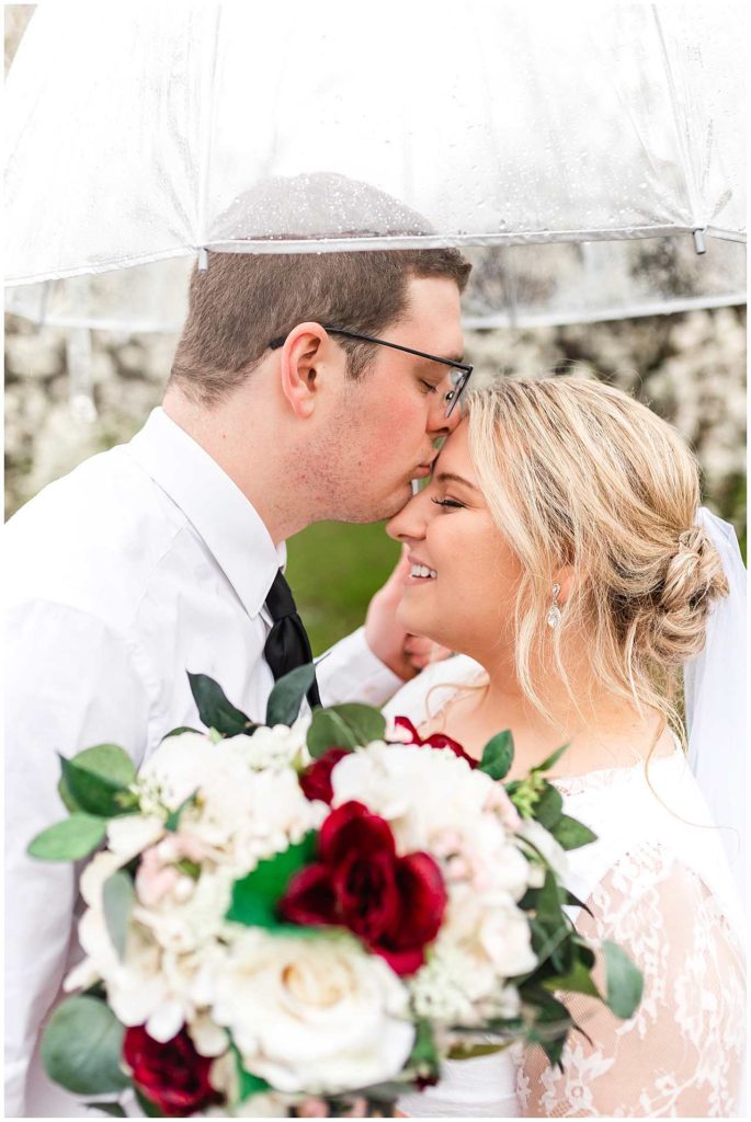 Tinley Park Wedding Pictures in the rain-Illinois Wedding Photographer

