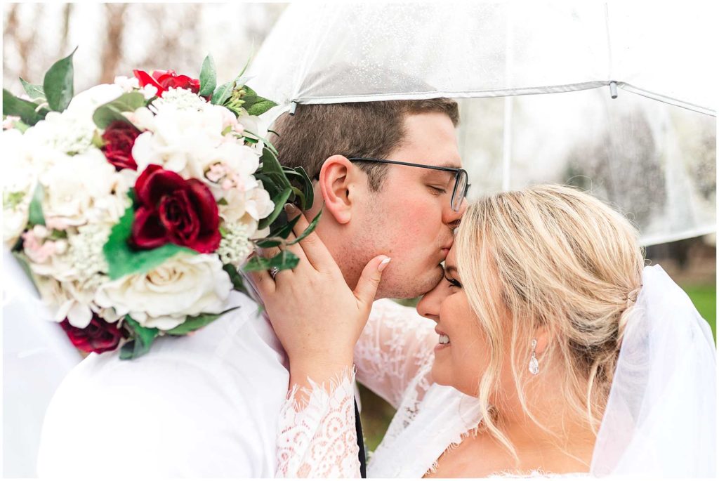 Tinley Park Wedding Pictures in the rain-Illinois Wedding Photographer
