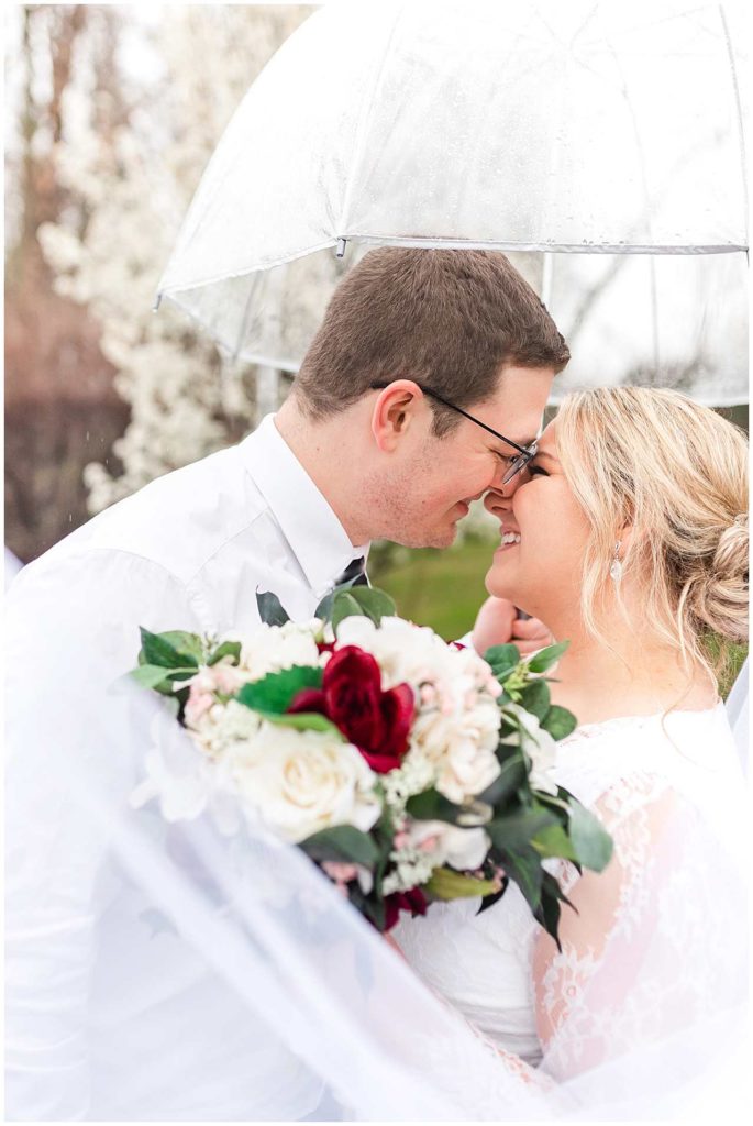 Tinley Park Wedding Pictures in the rain-Illinois Wedding Photographer
